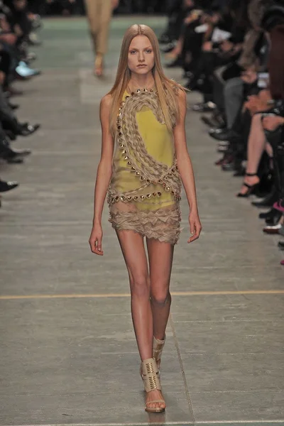Look 9